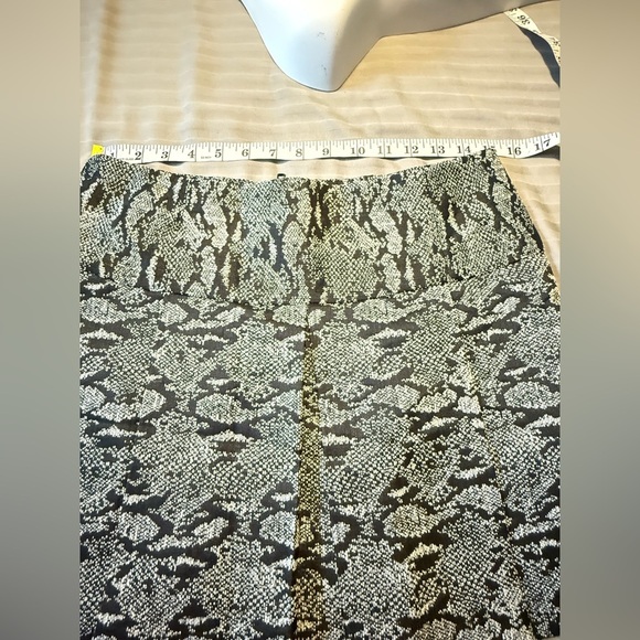 Walter Baker Black and White Patterned Skirt Size 6 - Picture 3 of 7